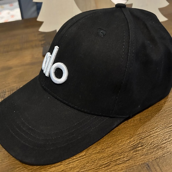 Embroidery Baseball Cap in Black - Picture 2 of 3